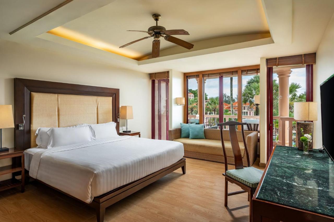 Deluxe Room - King,1498593451:JPEG